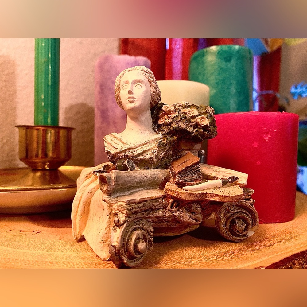 Vintage Figi Graphics bust, bouque, and art figurine🎨